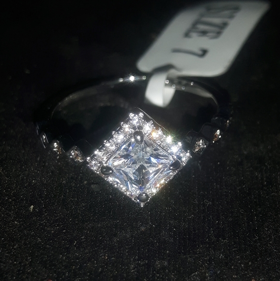 🍁 3 for 28 - Size 7 - Diamond Shaped Ring - NWT - Picture 3 of 5